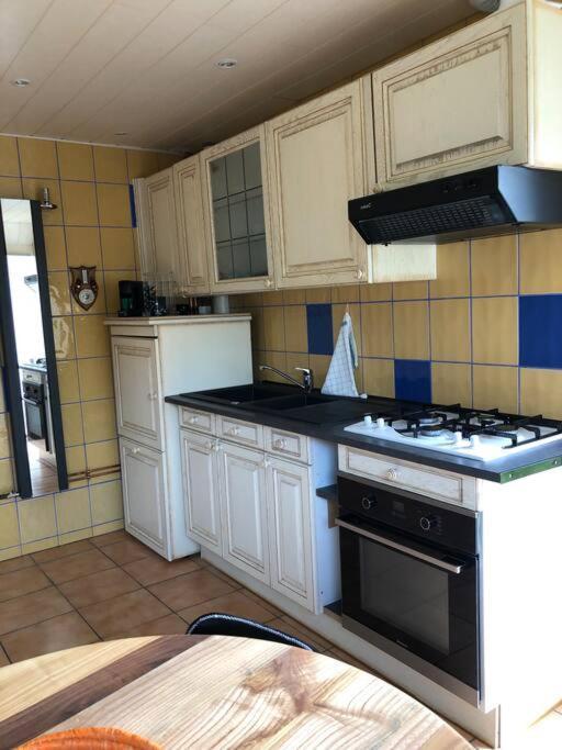 Appartement Type Loft Avec Terrasse แชร์บูร์ก อ็อง กงต็องแต็ง ภายนอก รูปภาพ