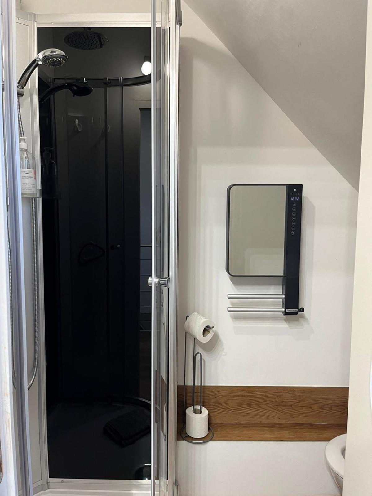 Appartement Type Loft Avec Terrasse แชร์บูร์ก อ็อง กงต็องแต็ง ภายนอก รูปภาพ