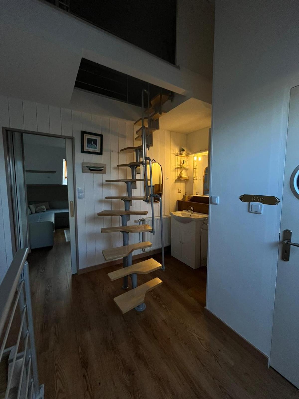 Appartement Type Loft Avec Terrasse แชร์บูร์ก อ็อง กงต็องแต็ง ภายนอก รูปภาพ